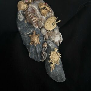 Beautiful hand crafted shell necklace earring sets.